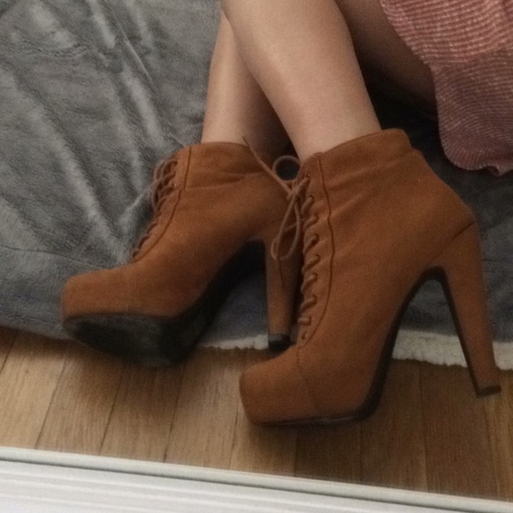 ❌SOLD❌ Suede Brown Booties❌SOLD❌ - Picture 3 of 4